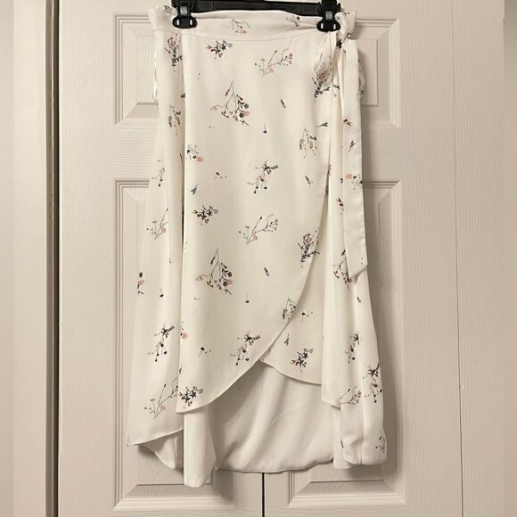 Gianni Bini White Wildflower Floral Flowy Adjustable Tie Waist Wrap Skirt - Picture 3 of 9
